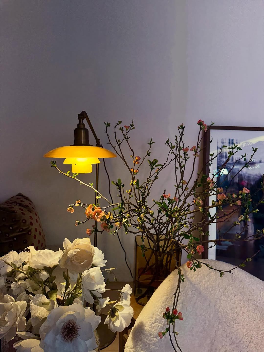 Photo by 정재형 on March 04, 2026. May be an image of flower arrangement, peony, devilwood, stone-fruit tree, baby's-breath and text.