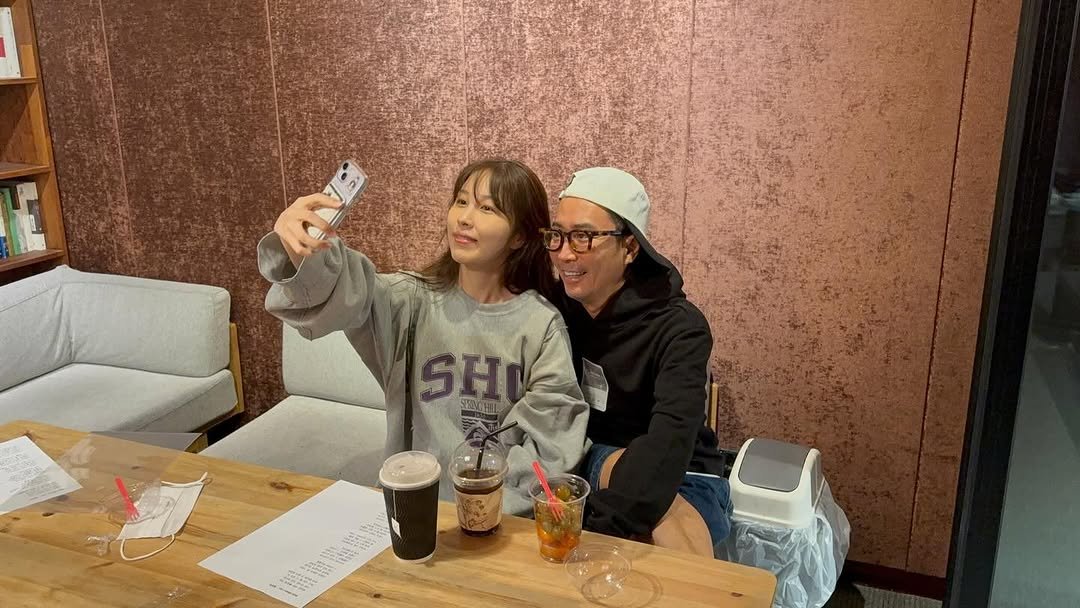 Photo by 정재형 on November 02, 2025. May be an image of one or more people, cornflower and text.