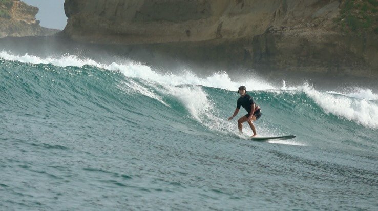 Photo by 정재형 on February 27, 2026. May be an image of surfboard, wetsuit, ocean, water and text.