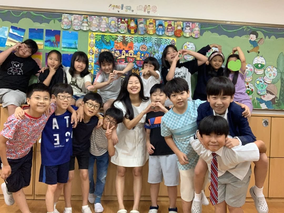 Photo by 지훤 on July 21, 2025. May be an image of one or more people and bangs.