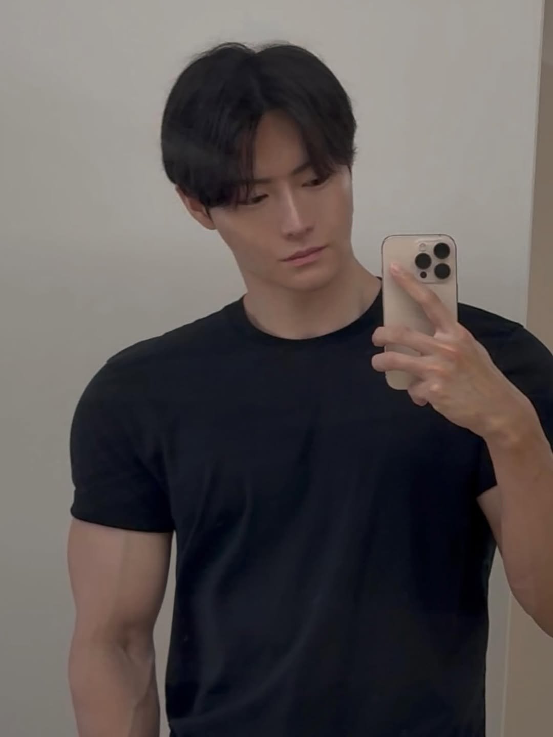 jagariooo 게시물 이미지: 最近、昼間に黒Tシャツ着てたらかなり暑い🫠