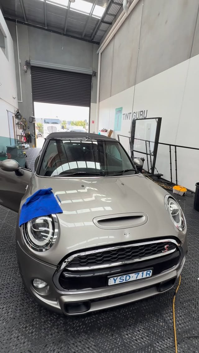 jagginatt_ 게시물 이미지: Mini but mighty! Satin dark red strips add a...