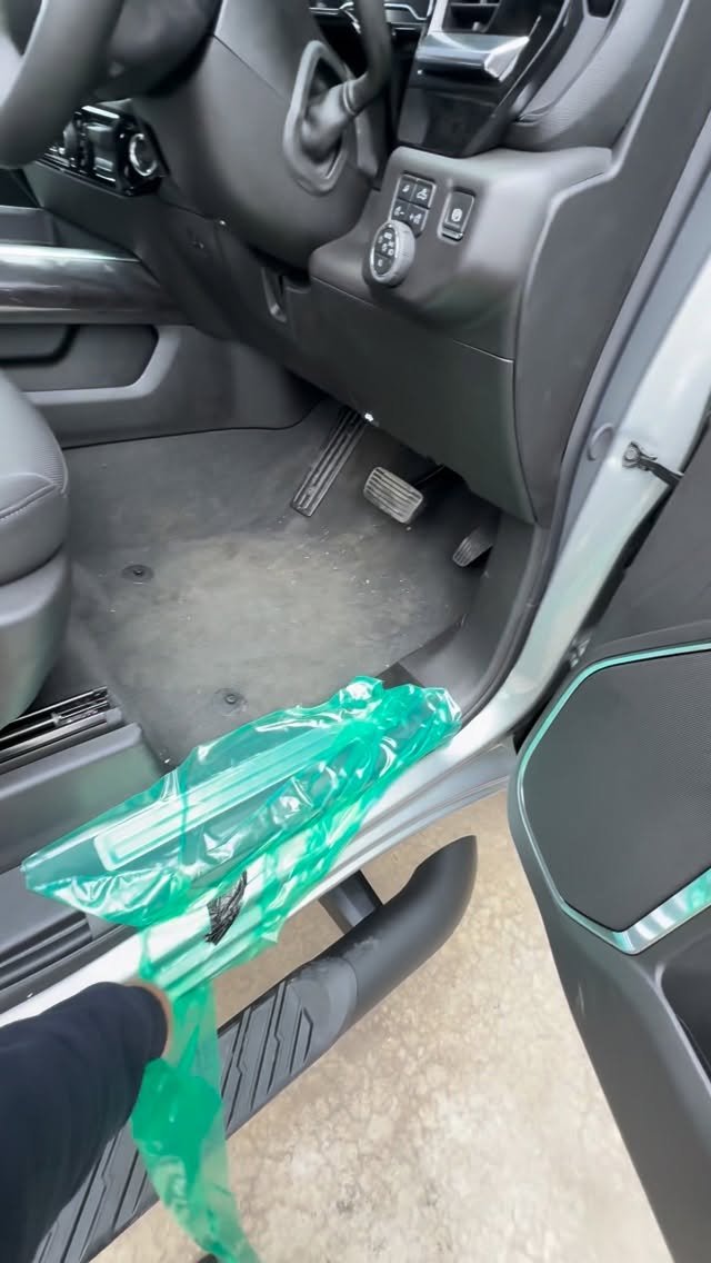 jagginatt_ 게시물 이미지: Just arrived! Brand new Chevy Silverado...