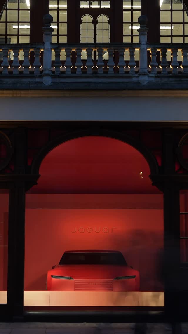 jaguar 게시물 이미지: Type 00 in London, SW1. 

Back to the capital,...