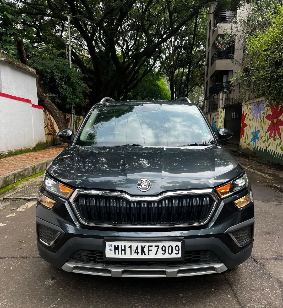 Photo by JAINMOTORS PUNE on November 28, 2025. May be an image of wheel, sedan and text that says '[၅ IND MH14KF7909'.