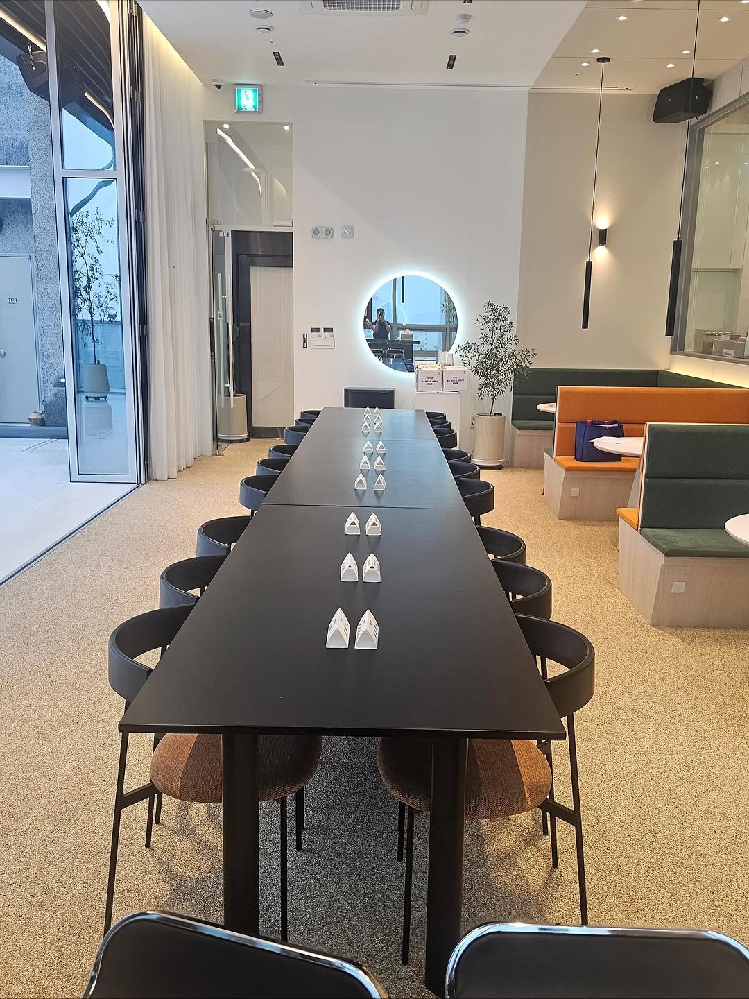 Photo by 자주맘_문주은 삼성생명 GFC on September 17, 2025. May be an image of table, dining table, indoors and text.