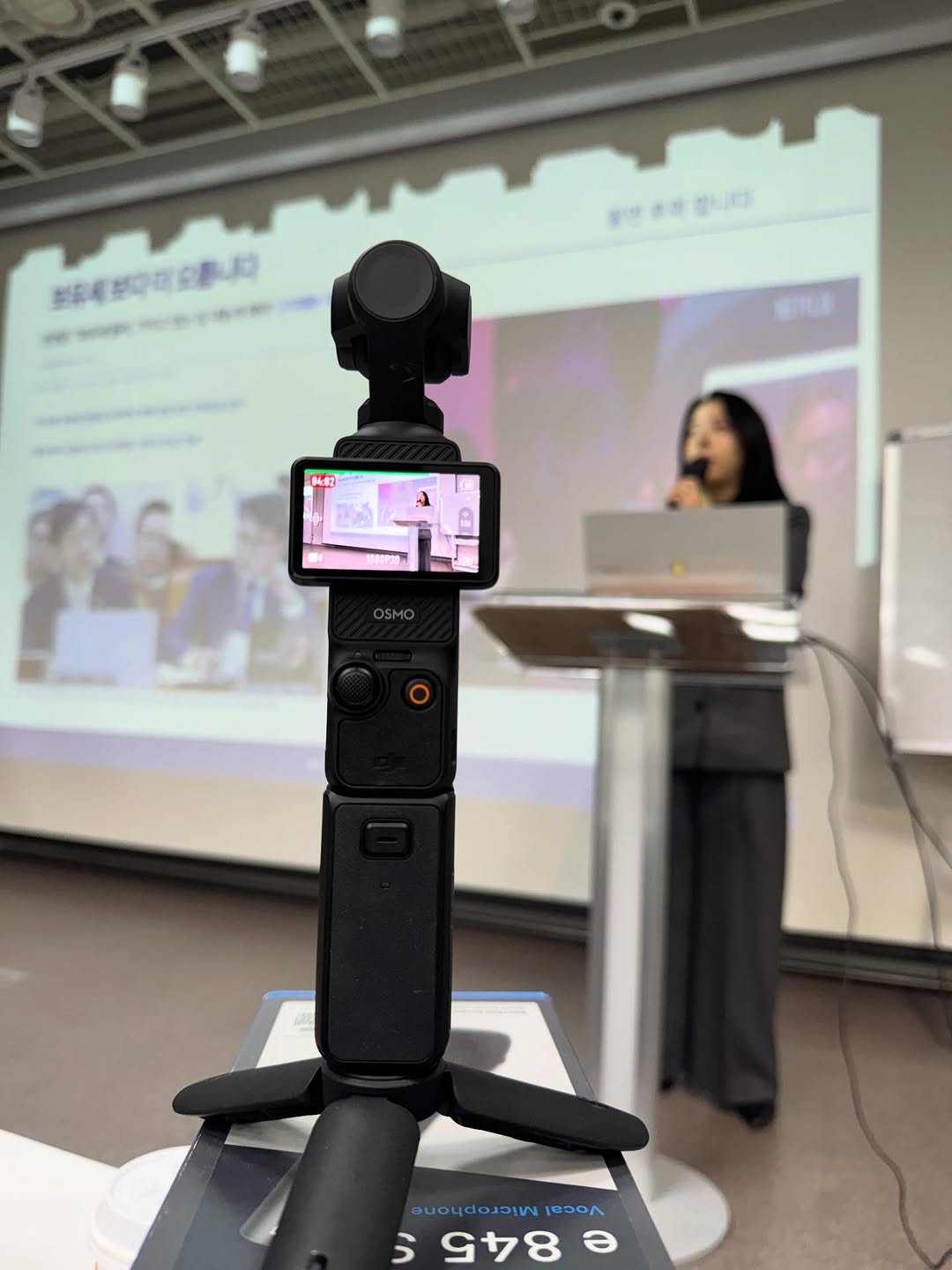 Photo by 자주맘_문주은 삼성생명 GFC on December 10, 2025. May be an image of tripod, camcorder, microphone, camera and text.