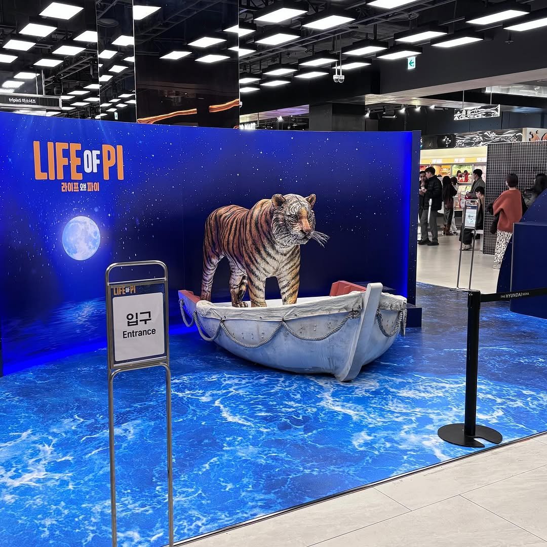 Photo by 작가정신 on November 27, 2025. May be an image of tiger, banner and text.