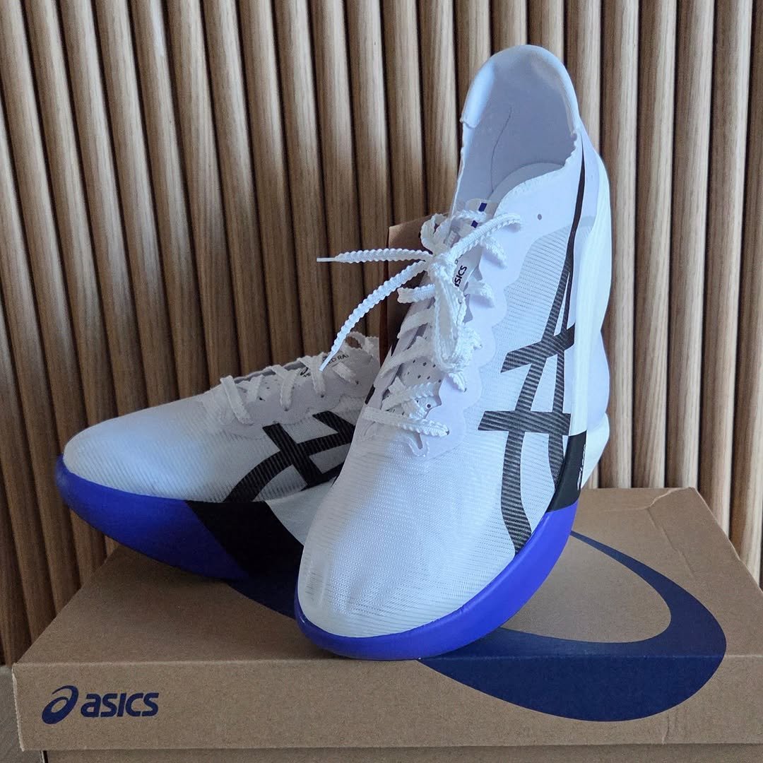 james_run_run 게시물 이미지: 새로운 레이스 무기 영입 완료.
ASICS METASPEED RAY👍👍

처음 박스...