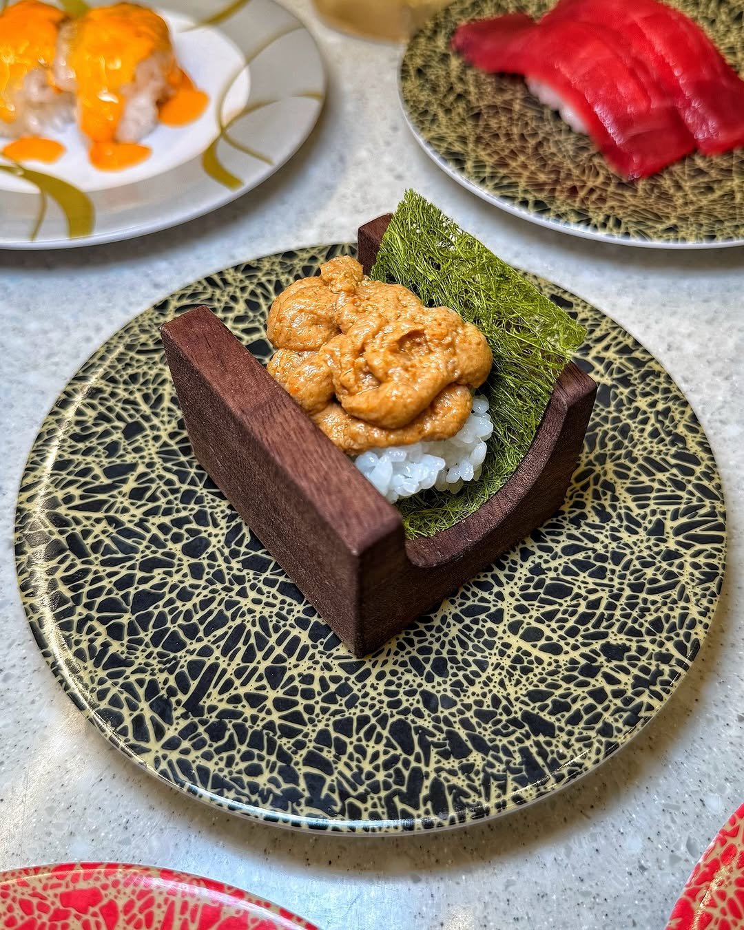 Photo by 제임스꿍이ㅣ전국맛집ㅣ노포맛집ㅣ신상맛집 on August 16, 2025. May be an image of sashimi, sushi, steak, platter, oyster, caviar, chopsticks and text.