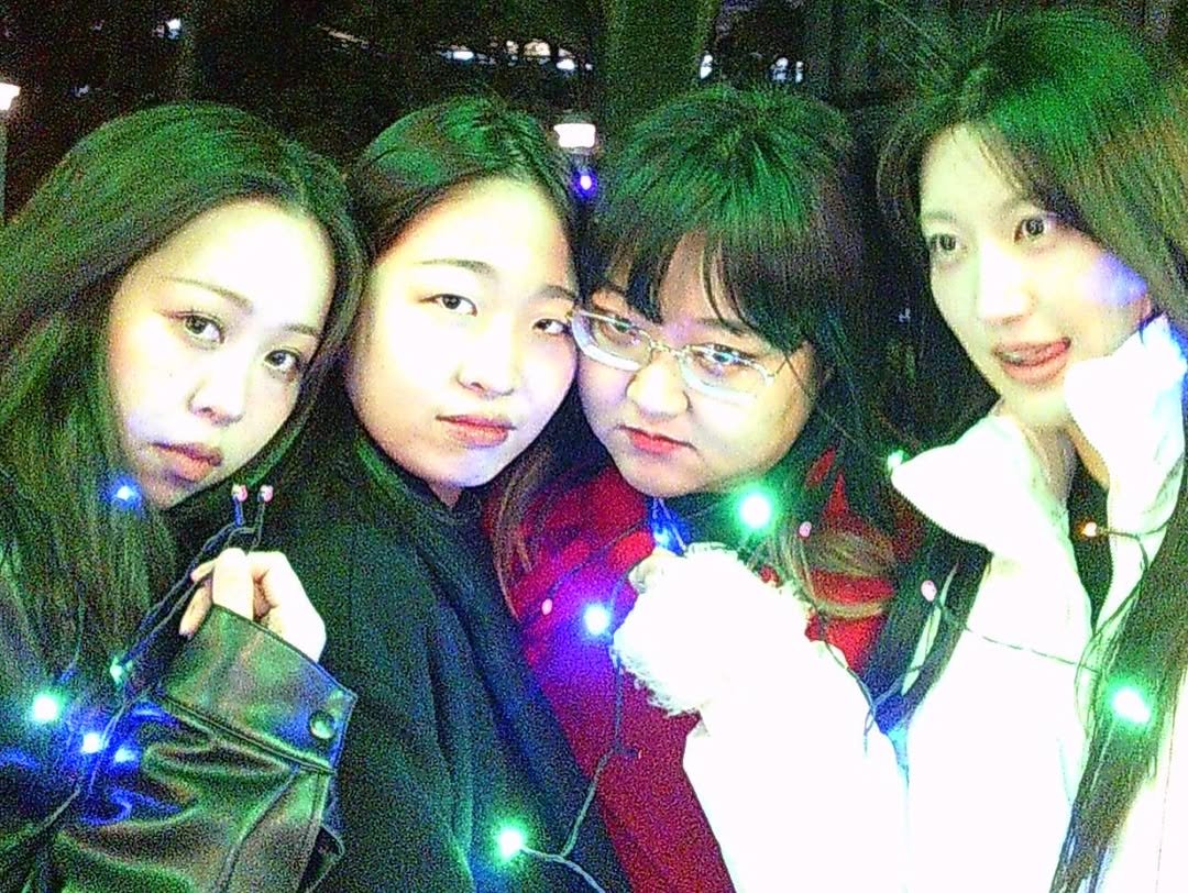 Photo shared by 잼니 on December 07, 2025 tagging @pm12.13_, @wl_h_01, and @jaancori. May be a selfie of one or more people, hair, parka, night and text.