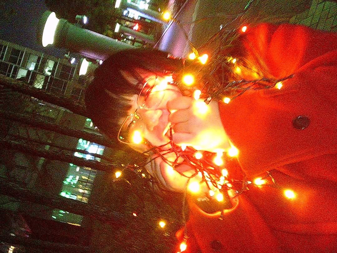 Photo by 잼니 on December 05, 2025. May be an image of night and text.