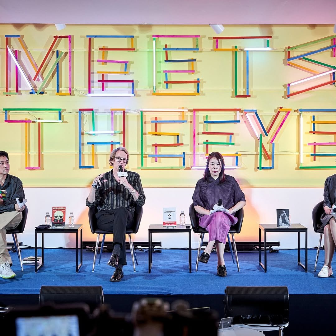 Photo by 자음과모음 on September 14, 2025. May be an image of ‎4 people, makeup, poster and ‎text that says '‎MEE THEEYE ي‎'‎‎.