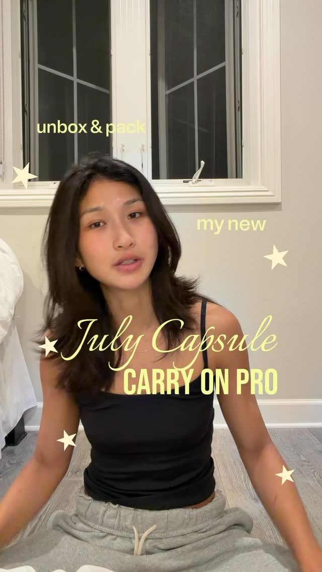 janayleee 게시물 이미지: Literally the prettiest suitcase I own @july...