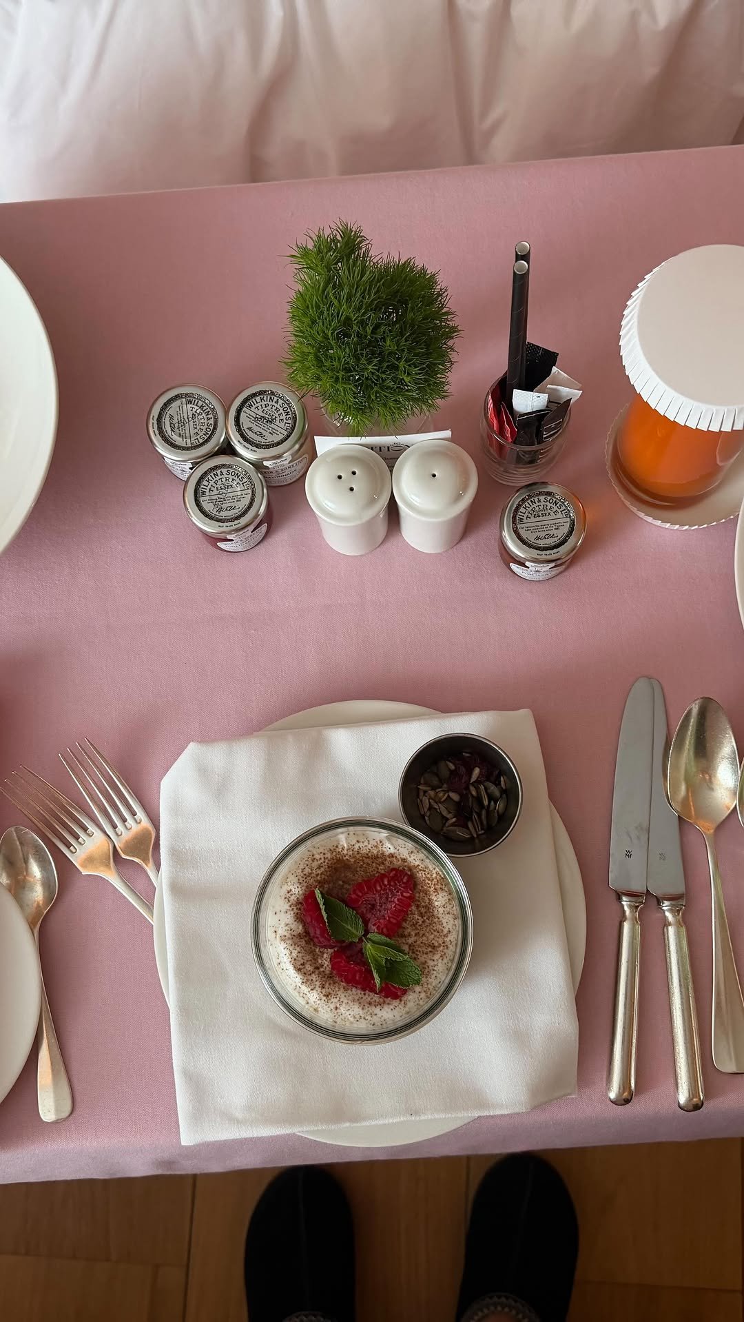 janellezharmenova 게시물 이미지: ad messy girl forever #makeup #skincare...