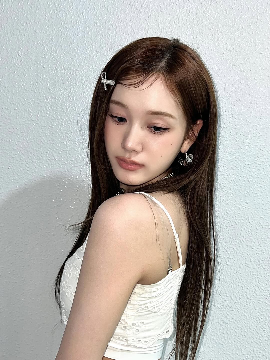 Photo by 재이 on August 03, 2025. May be an image of 1 person, hair and text.