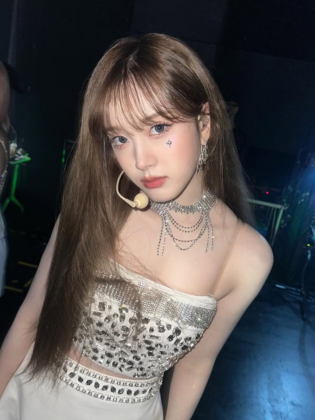 Photo by 재이 on June 07, 2025. May be an image of one or more people, hair, top and text.