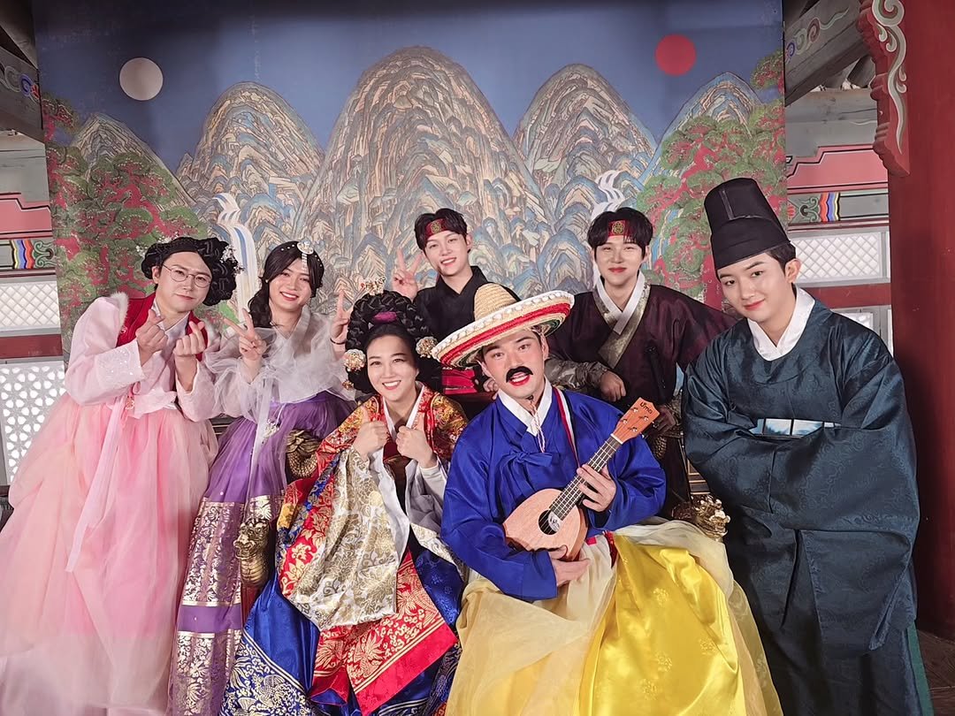 Photo by 장윤정 on November 12, 2025. May be an image of one or more people, costume, Gyeongbokgung Palace and text.