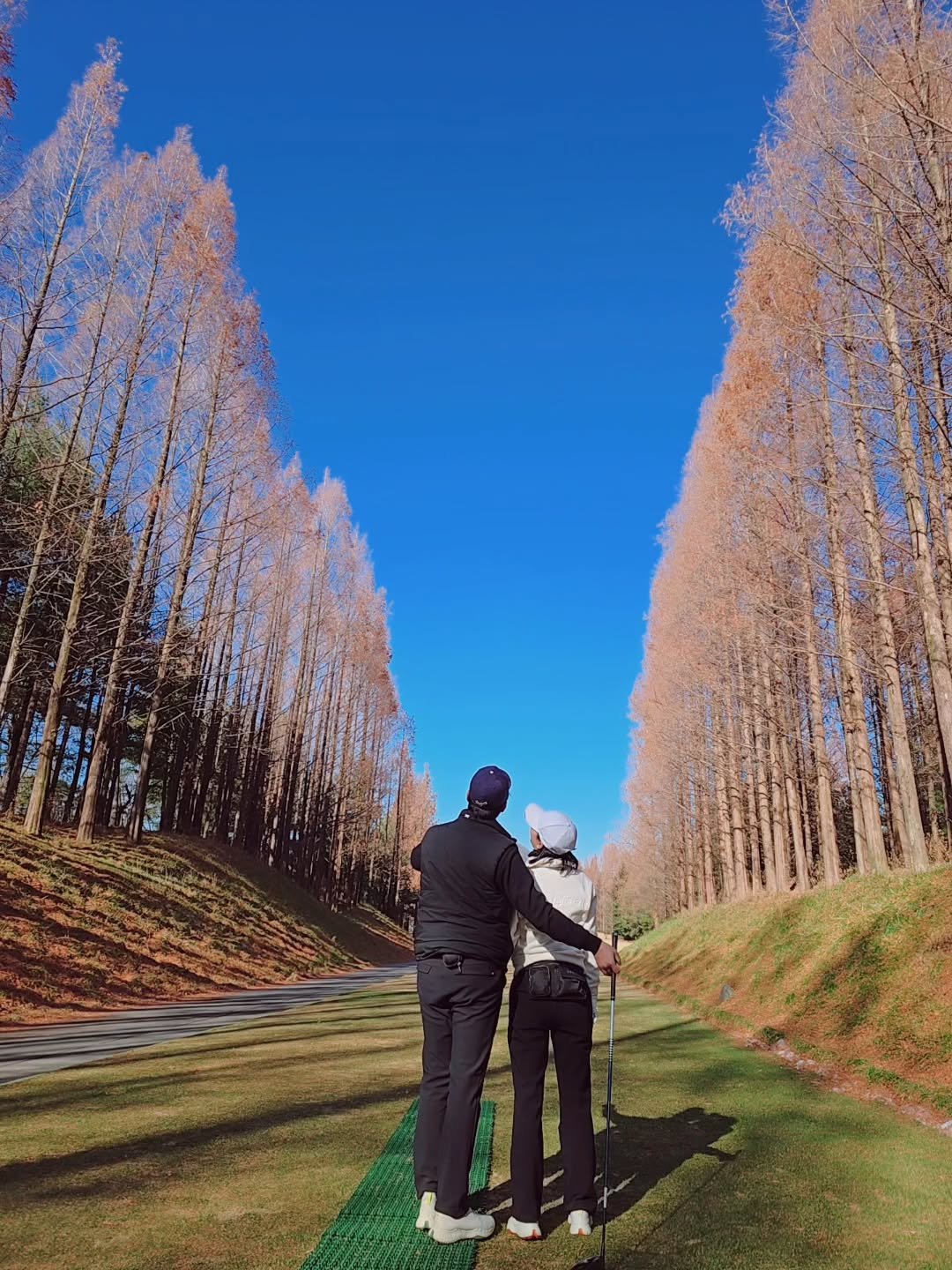 Photo by 장윤정 on December 07, 2025. May be an image of golf, golf course and text.