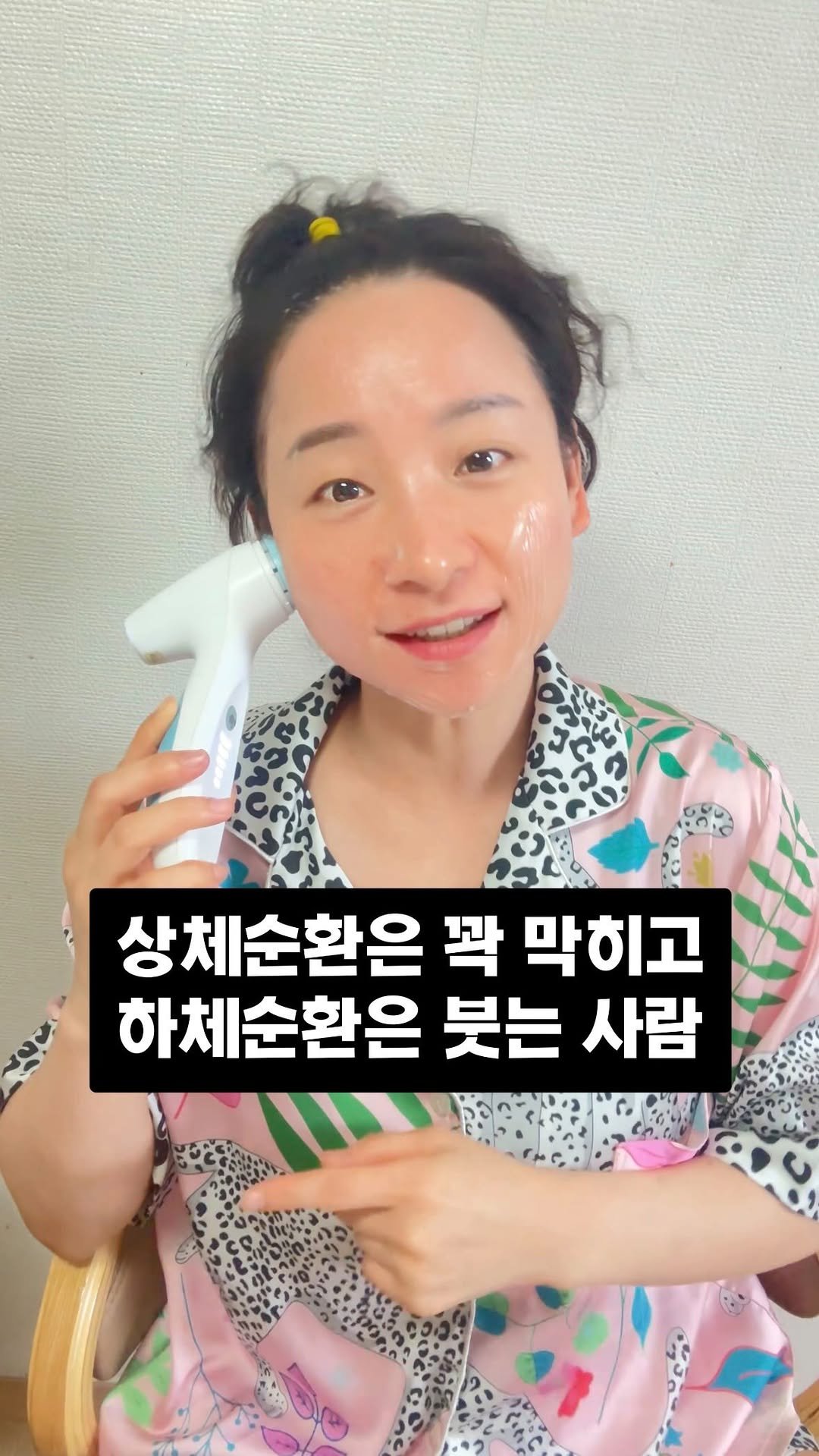 jangs_care 게시물 이미지: . 

살이 찌면
저는 무조건 상체부터 무너져요 😅

어깨는 두꺼워지고
등은...