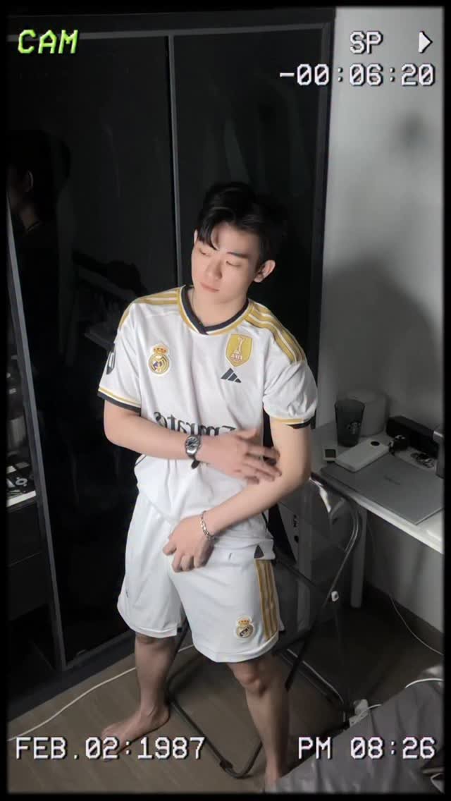 jangtee_nae 게시물 이미지: Á phát hiện nhìn lén tui rồi nhaaaaa…
