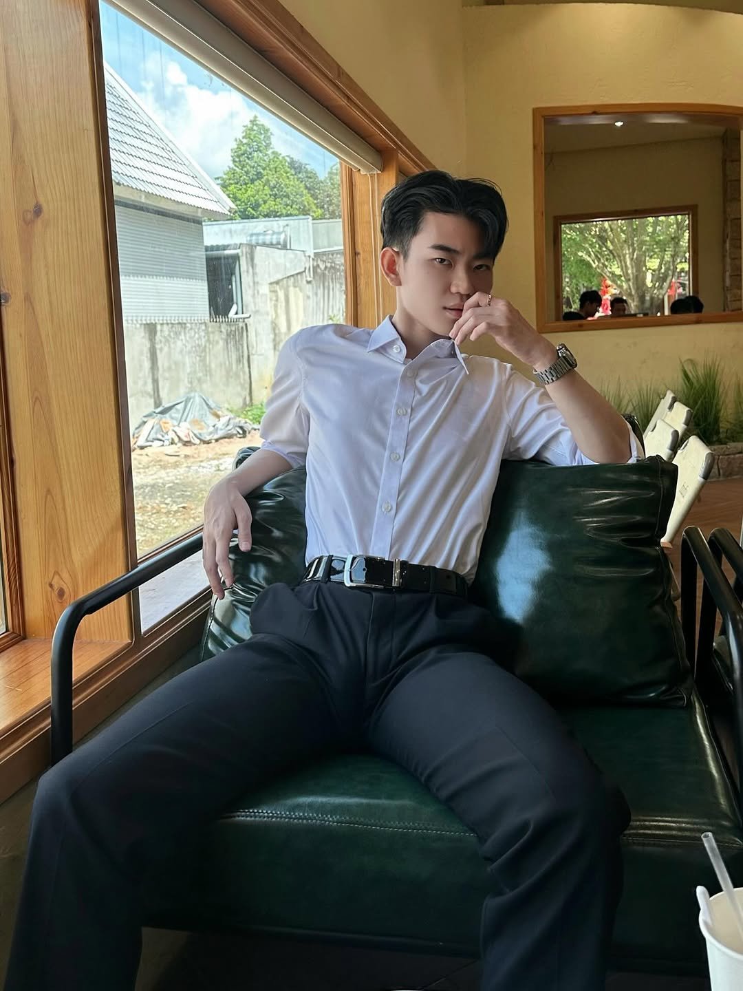 Photo by Trần Võ Nhật Kiên on October 09, 2025. May be an image of train, wingtip shoes, bolo tie and text.