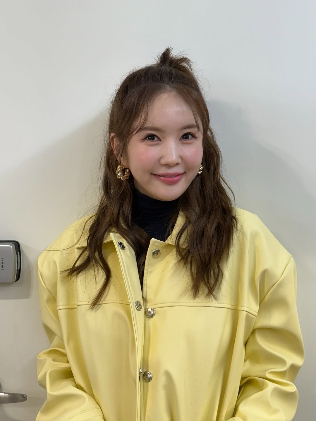 Photo by 방송인 유튜버 사업가💖장영란입니다. on February 04, 2026. May be an image of one or more people, hair, goosedown coat, duffle coat, jacket, raincoat, turtleneck, top, parka and text.