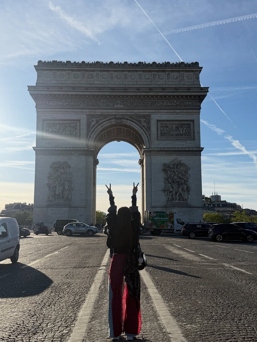 Photo by 방송인 유튜버 사업가💖장영란입니다. on April 25, 2026. May be an image of the Arc de Triomphe and text.