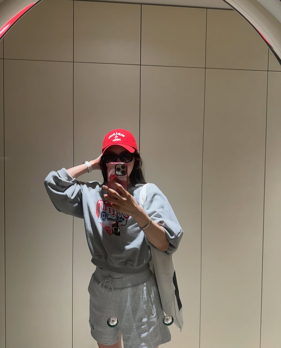 jangyoungran0919 게시물 이미지: 요새 내 후다닥 패션😅😍

모자
선글라스
반바지😝💖

날이 우중충😅습하고...