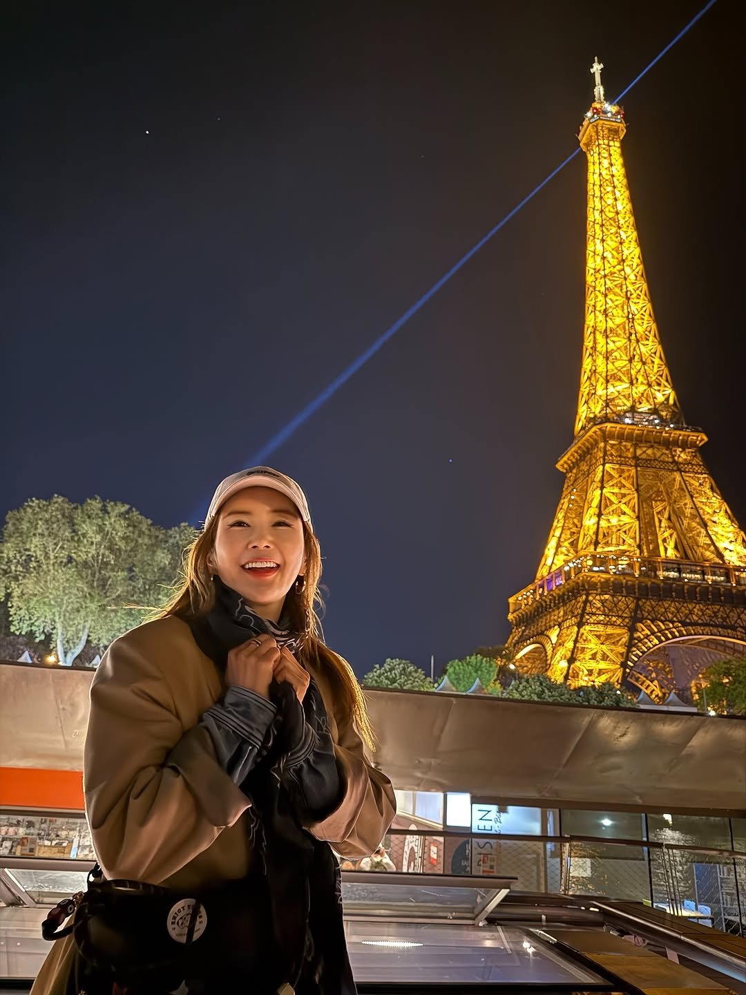 Photo by 방송인 유튜버 사업가💖장영란입니다. on April 24, 2026. May be an image of beret, tower and text.