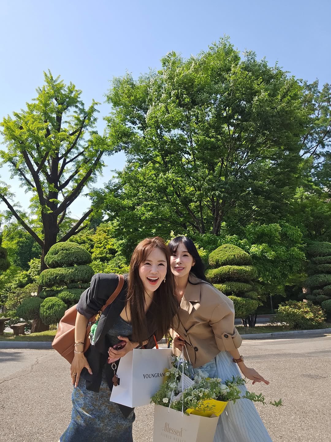 jangyoungran0919 게시물 이미지: 마음치료사😍💕
너무 소중한 내 친구이자 동생 정윤이💕
@huhjungyoon 

널...