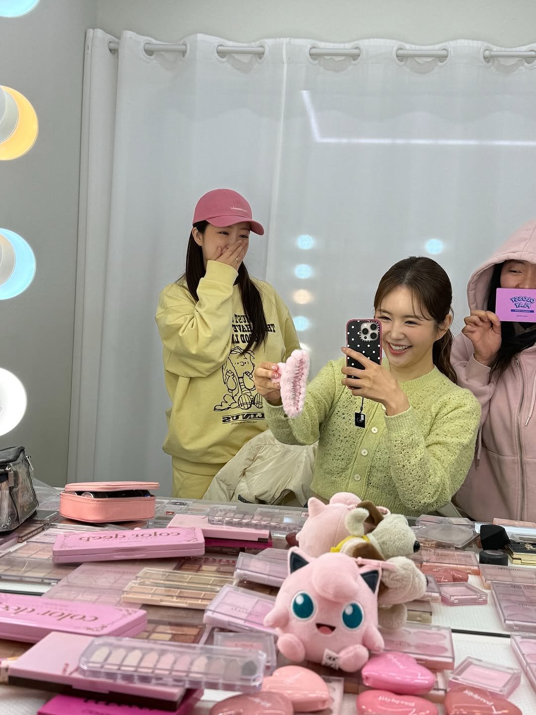 Photo by 방송인 유튜버 사업가💖장영란입니다. on February 17, 2026. May be a selfie of one or more people, makeup, mirror and text.