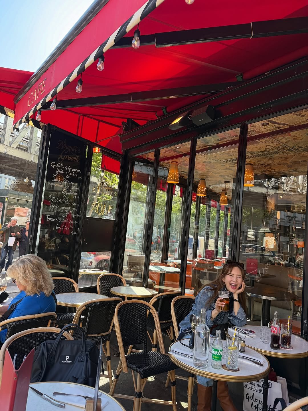 Photo by 방송인 유튜버 사업가💖장영란입니다. on April 23, 2026. May be an image of umbrella and text.