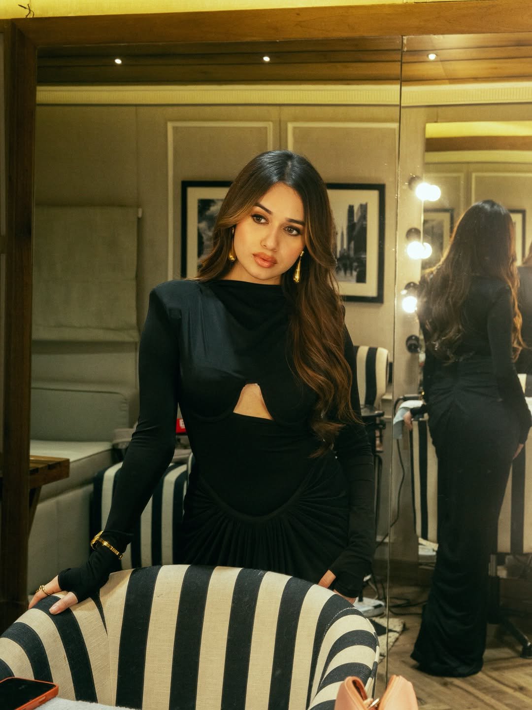 jannatzubair29 게시물 이미지: ✨🖤🫶🏻🌻

Outfit @roologyofficial 
Jewels...