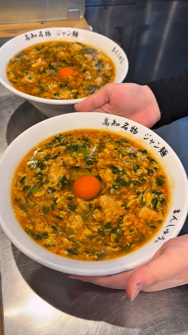 japanese.foods_ 게시물 이미지: 大阪で今話題のジャン麺

大阪で高知名物のジャン麺が食べられるお店！
とろとろの餡にホルモン、...