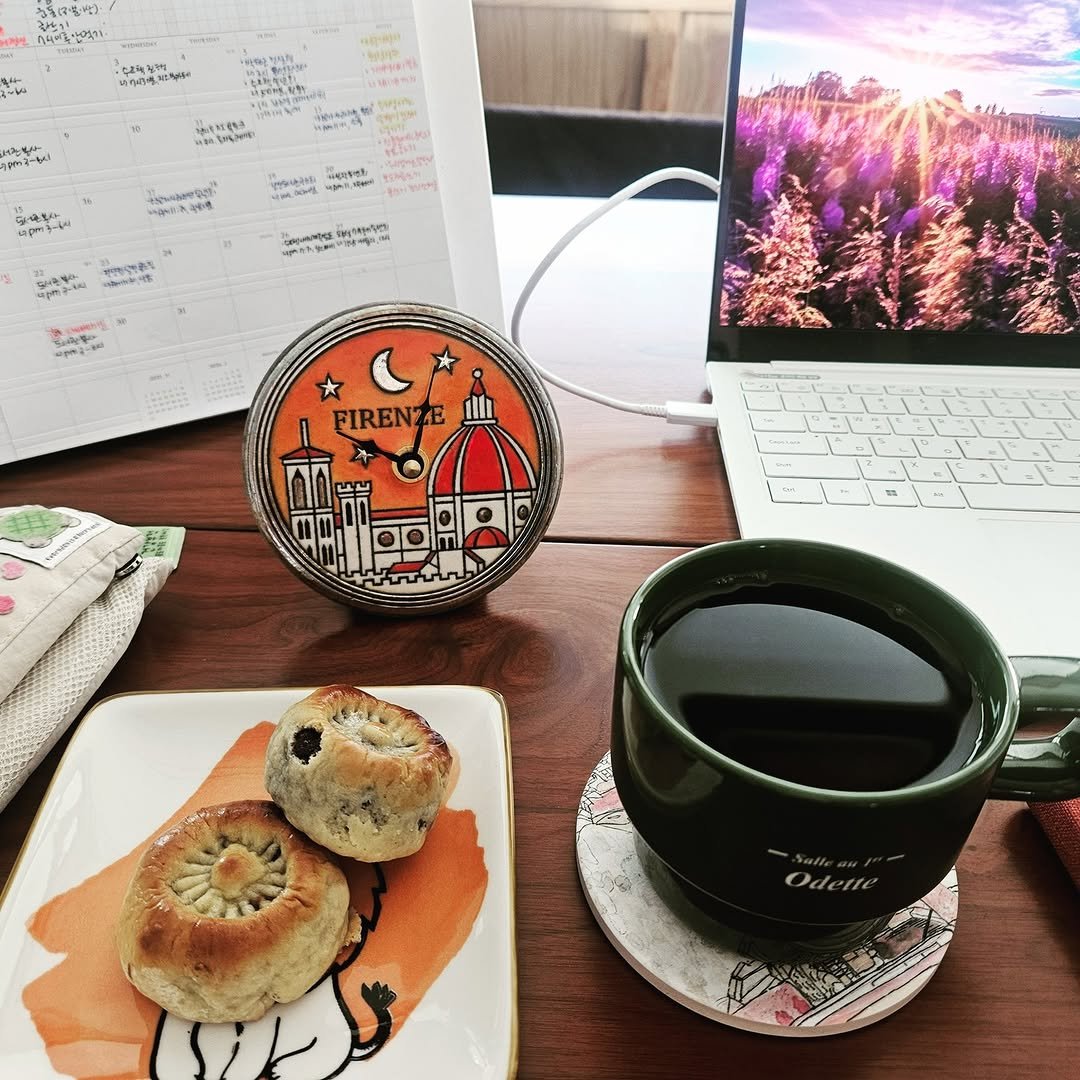 Photo shared by 자상한시간 on December 17, 2025 tagging @gahu77. May be an image of english muffin, oatmeal cookies, coconut macaroon, cake, coffee cup, blueberries, scone, tea and text.