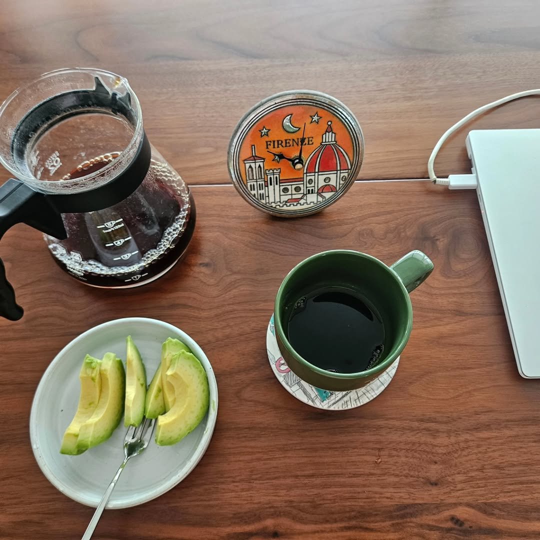 Photo by 자상한시간 in Yangju with @gahu77. May be an image of coffee cup, coffee maker, saucer, tea and text.