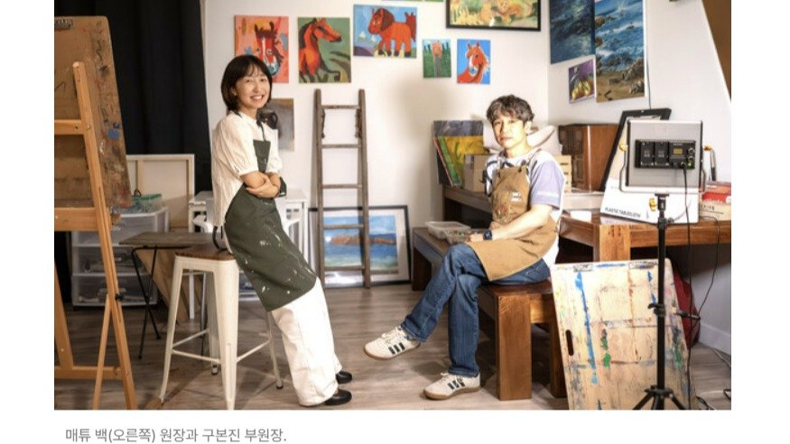 Photo shared by 자상한시간 on April 20, 2026 tagging @gahu77, and @straypointart. May be art of text that says 'นอ はつと C SAYASAN 매튜 백(오른쪽) 원장과 구본진 부원장.'.