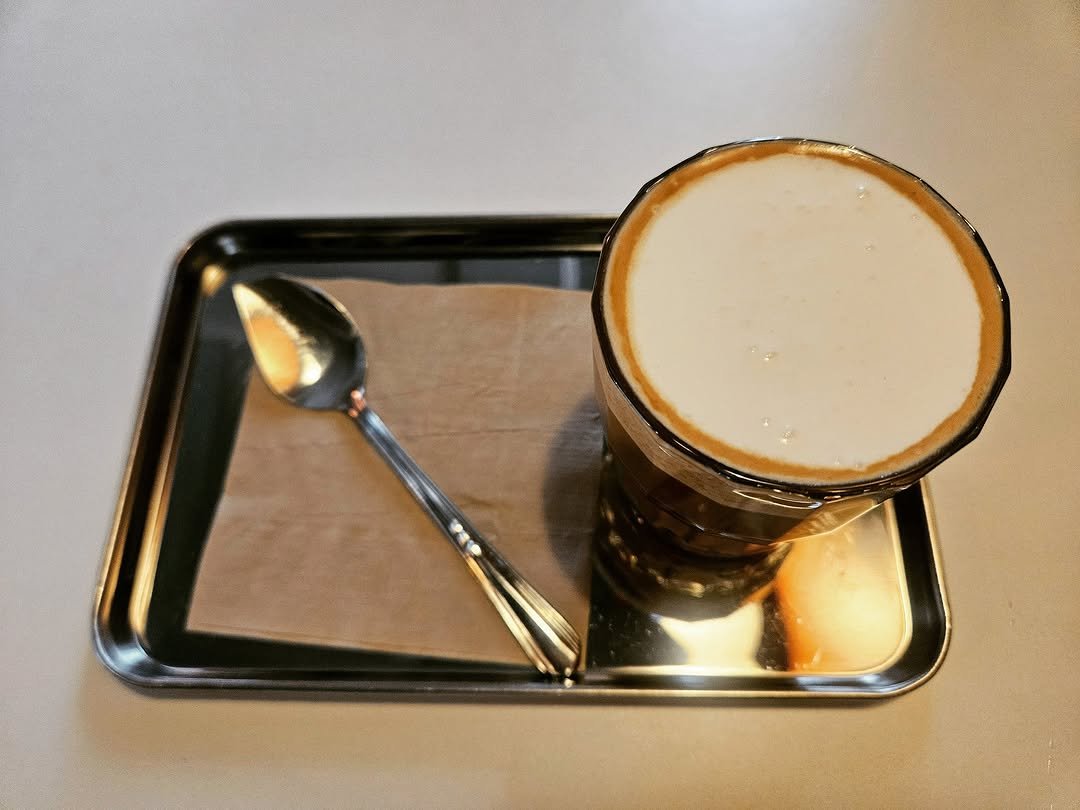 Photo by 자상한시간 in 경기도 양주 with @gahu77. May be an image of chocolate milk, milk, measuring cups, fork and text.