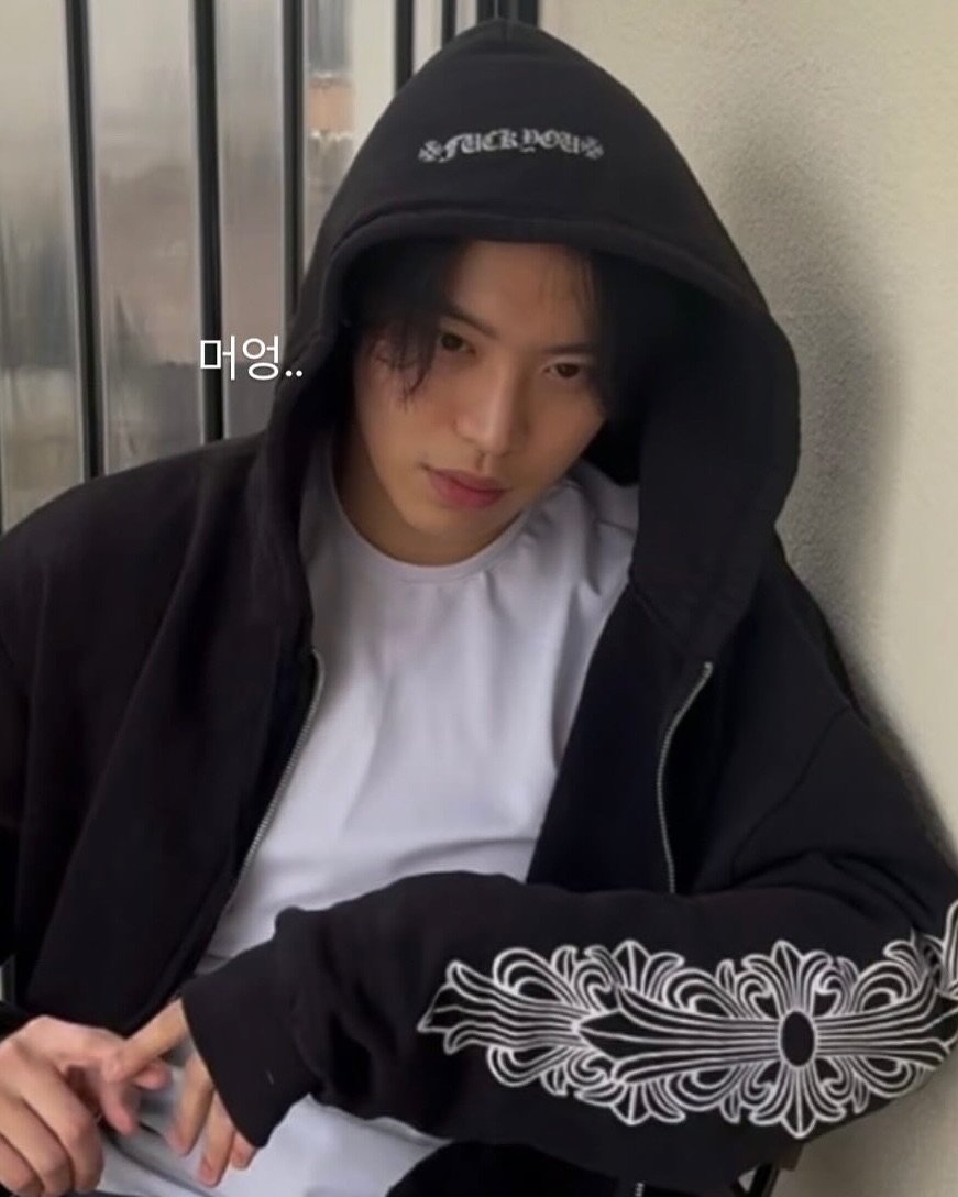 Photo by 정준영사진첩 on March 16, 2025.