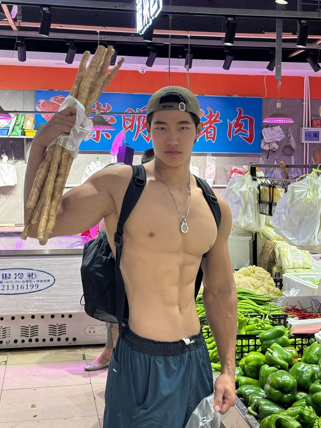 Photo by zhenhao_cai on September 11, 2025. May be an image of 1 person, biceps, body building, sugarcane, vegetable and text.