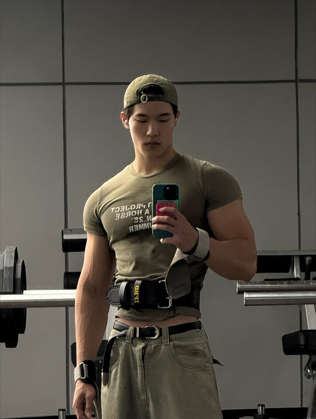 Photo by zhenhao_cai on November 12, 2025. May be an image of one or more people, biceps, people bodybuilding and text.