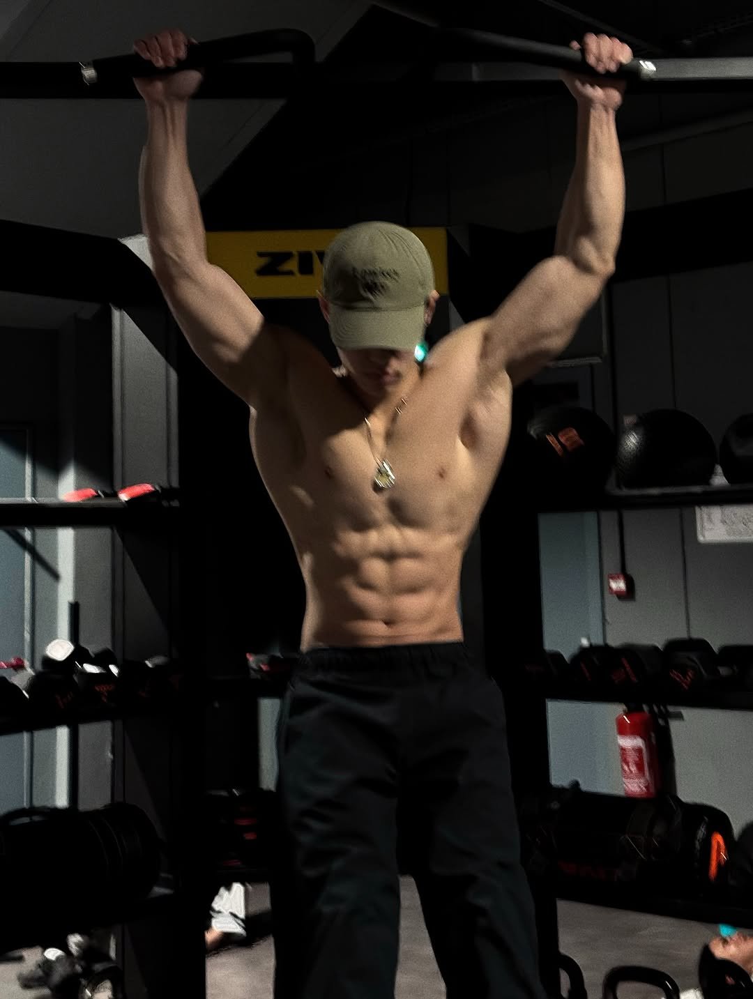 Photo by zhenhao_cai on February 12, 2026. May be an image of one or more people, biceps, people bodybuilding, activewear, sportswear and text.