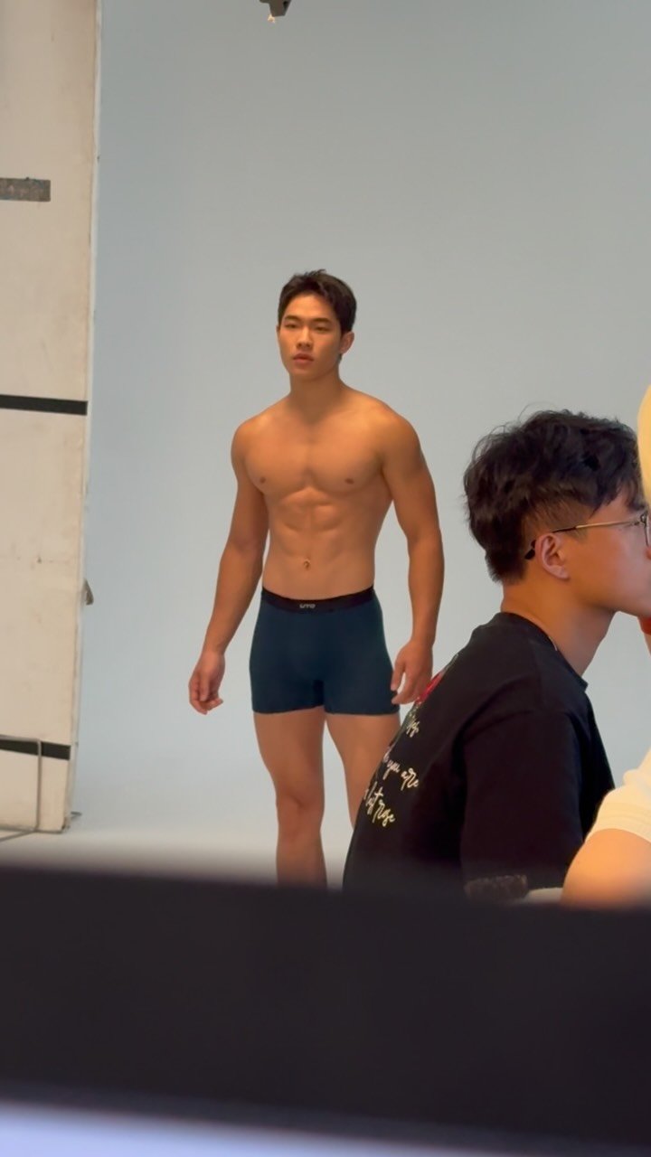 jay_caizhenghao 게시물 이미지: Back the stage #model #ootd #bodybuilder...