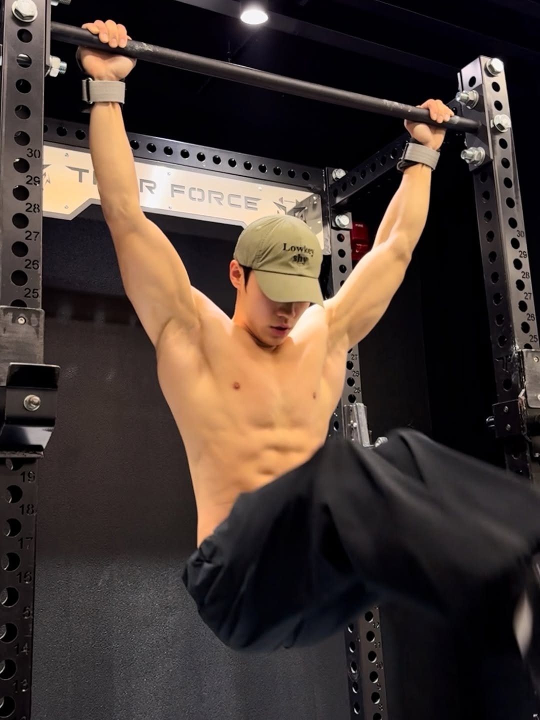 Photo by zhenhao_cai on February 11, 2026. May be an image of one or more people, biceps, people bodybuilding, barbell and text.