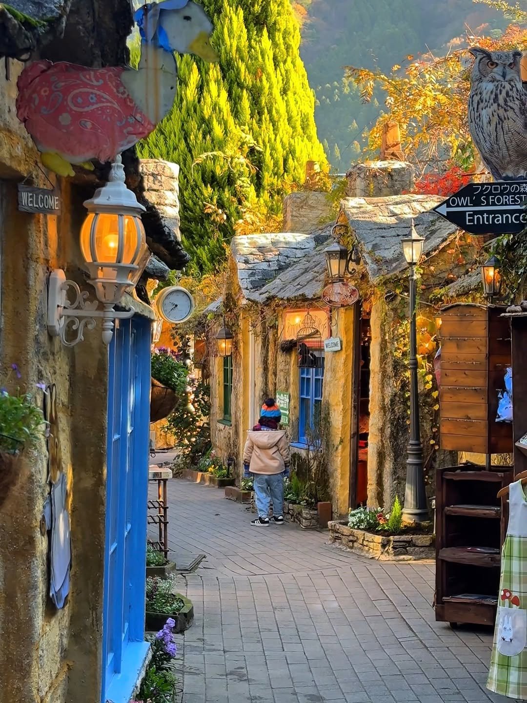 Photo by 여행자 Jay | 제2의 세상 on February 06, 2026. May be an image of lantern, Stari Most, street, lamppost and text.