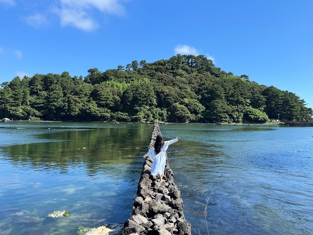 Photo by 여행자 Jay | 제2의 세상 on September 16, 2025. May be an image of lake and text.