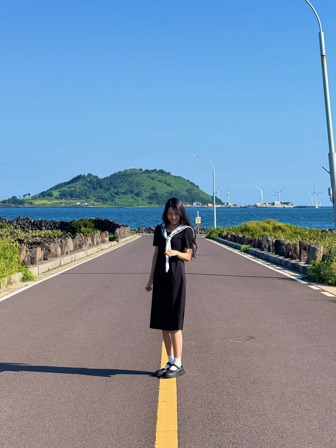 Photo by 여행자 Jay | 제2의 세상 on October 29, 2025. May be an image of skateboard, segway, street, road, ocean and text.