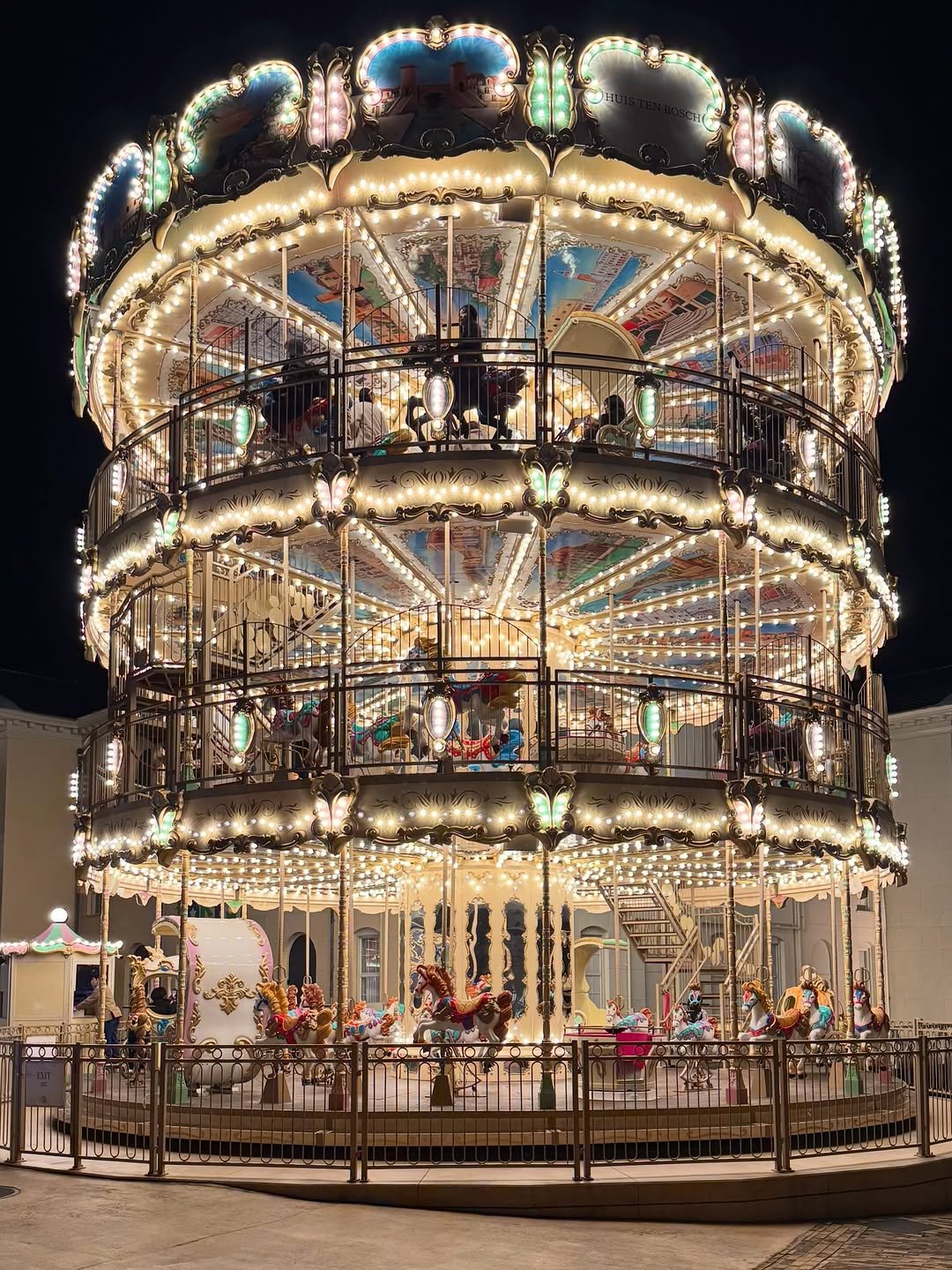 Photo by 여행자 Jay | 제2의 세상 on January 31, 2026. May be an image of carousel and text.
