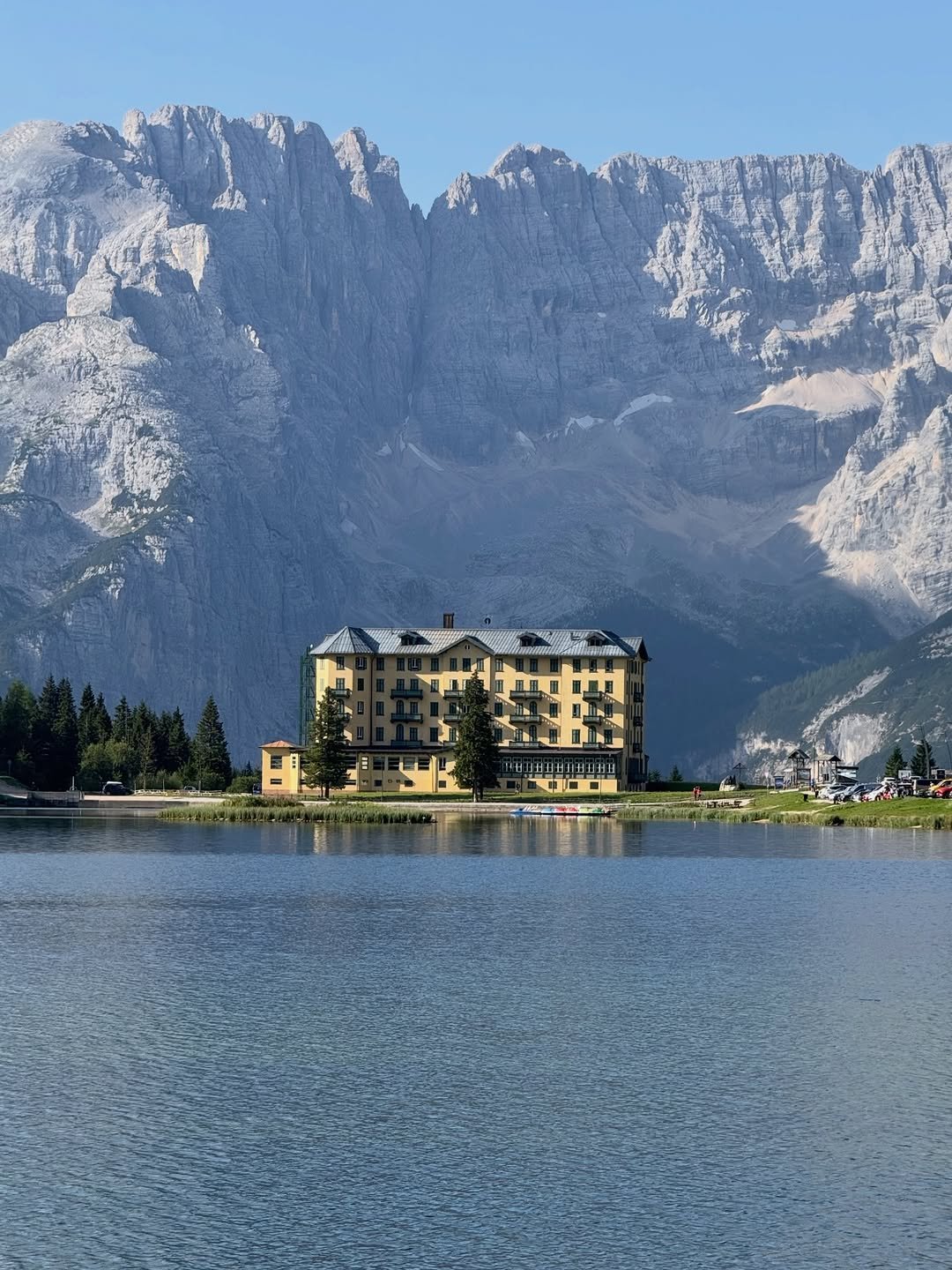 Photo by 여행자 Jay | 제2의 세상 on March 11, 2026. May be an image of lake, mountain and text.